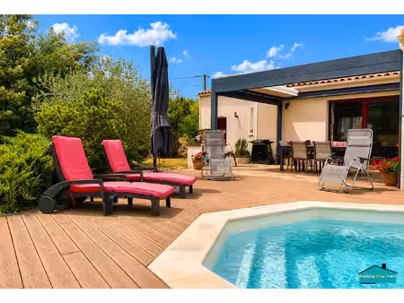 maison de plain-pied aux excellentes prestations avec piscine