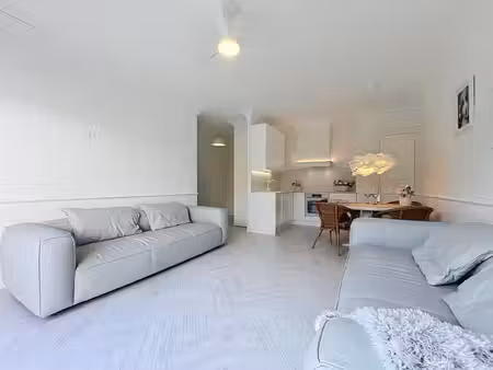 la roquette sur siagne : très beau 2 pièces avec garage