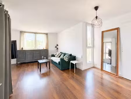 t4 de 80m2 avec box en sous-sol et terrasse