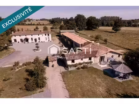magnifique propriété de charme avec deux maisons  piscine et dépendances – 425 m²