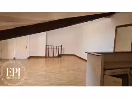 charmant t4 sous les toits au coeur d'un village