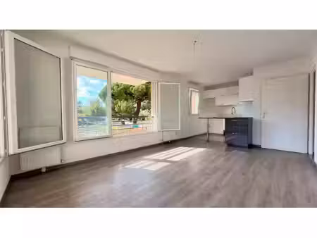f3 en parfait etat - residence de standing - proche commerces