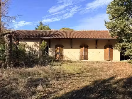 ladaux  maison à rénover d'environ 145m² avec garage.