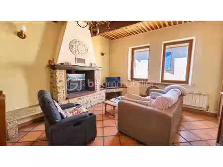 lauris – maison de village avec terrasse sans vis-à-vis et grand garage