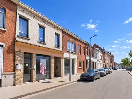 superbe salon de coiffure équipé – excellente situation !