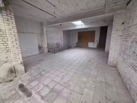 a louer - dépôt de 315m² avec porte de garage automatique