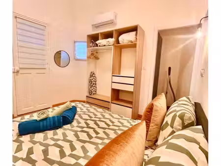ensemble immobilier de 3 appartements + 2 parkings – revenus locatifs existants – belle op