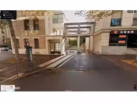 grand double box fermé et sécurisé