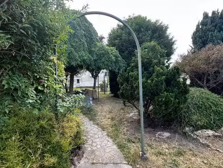 maison entière avec grand jardin