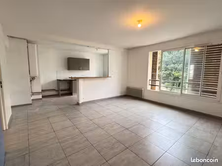 appartement t3 de 64m² avec une place de stationnement en sous-sol - secteur place st jean