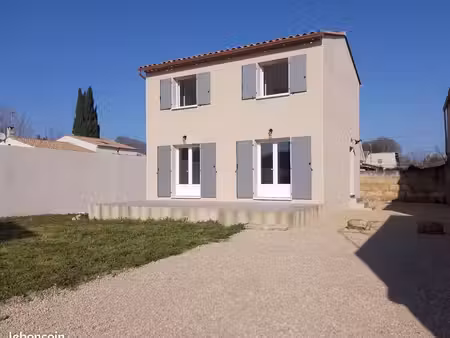 location villa récente 84 m2 tarascon