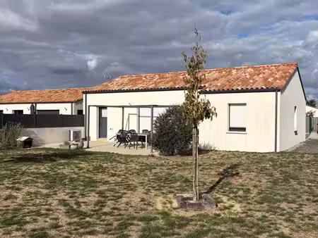 ? à louer – maison meublée 80 m² avec jardin  bureau et garage – les landes-genusson