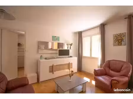 maison + grand jardin arbore