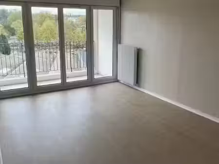 location appartement 3 pièces 65 m² à reims (51100)  800 €