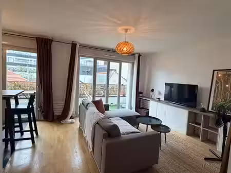 location meublée appartement 2 pièces 63 m² à montrouge (92120)  1 750 €