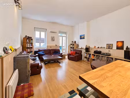 marseille 5e : particulier vend 93 m² au sol  3 chambres et cour
