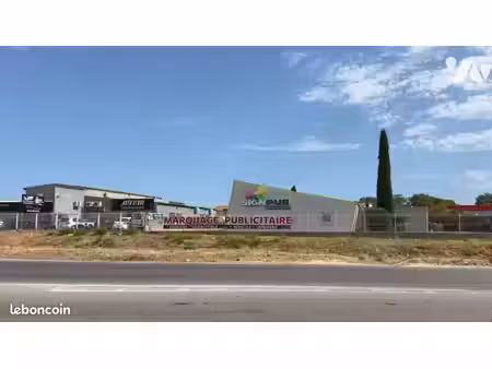 local divers 300 m² marignane