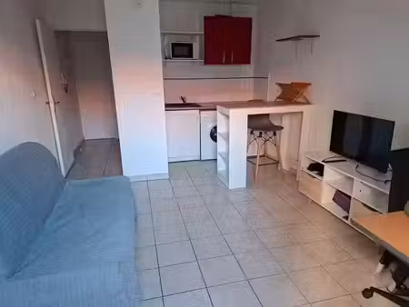 location meublée appartement 1 pièce 21 m² à toulon (83000)  530 €