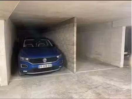 vends place de parking double en enfilade 13011