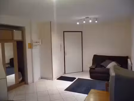 location meublée appartement 1 pièce 27 m² à lanvéoc (29160)  410 €