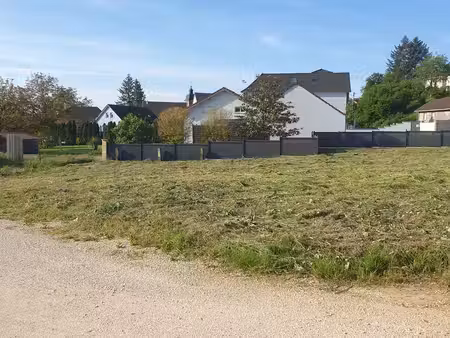 terrain à bâtir de 11ares18 situé au centre du village de 70400 bussurel