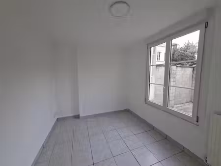 location appartement 1 pièce 22.08 m² à compiegne (60200)  550 €