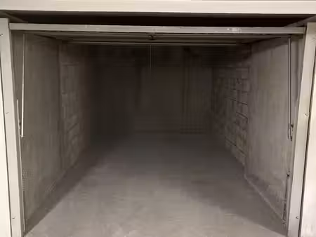 garage/parking/box