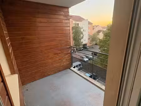 t3 64 09 m² – 2 balcons – parking – ascenseur – saint-fons centre