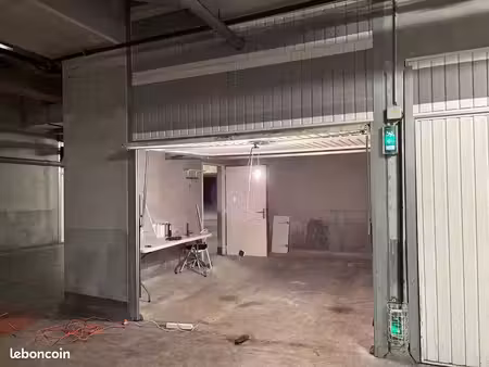 parking/box 18 m² nice