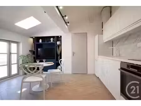 location meublée appartement 2 pièces 31.99 m² à arles (13200)  630 €