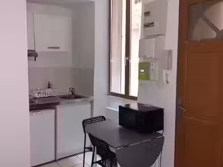 location meublée appartement 1 pièce 14 m² à nimes (30000)  320 €