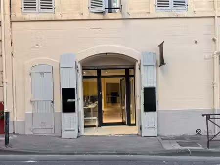 local commercial vieux port - rue sainte - terrasse