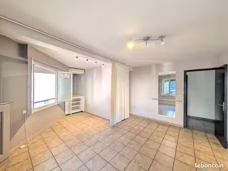 local 67 m² marseille