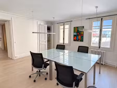 paris 2e – bureaux lumineux et équipés – 8 à 9 postes – 2 800 ht/mois