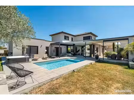 villa 8 pièces 250 m²