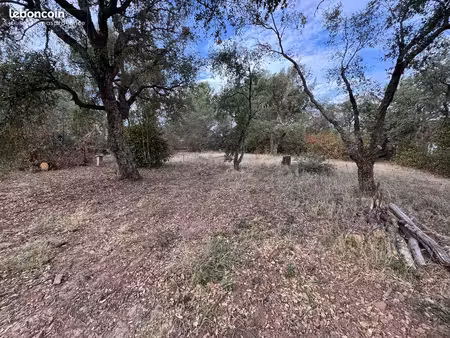 terrain à bâtir de 1155 m² à le cannet-des-maures (83)