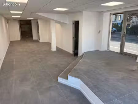 local commercial 65m² refait à neuf