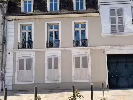 jolie maison de 8 pièces principales avec garage