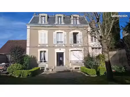 jolie maison de caractère sur sous-sol & garage