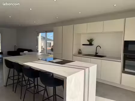 maison récente de plain-pied de 116 m² avec garage et terrain de 600 m² à neufchâteau