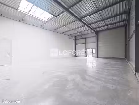 local 159 m² oissel