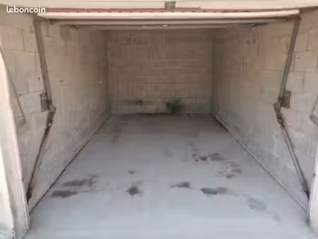 garage / box