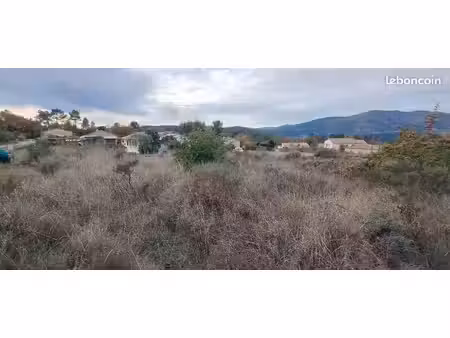 terrain 1 600 m² les vans