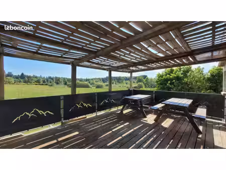 immense maison avec beaucoup de possibilités