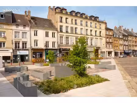 beau local commercial de 100 m2 très bien situé