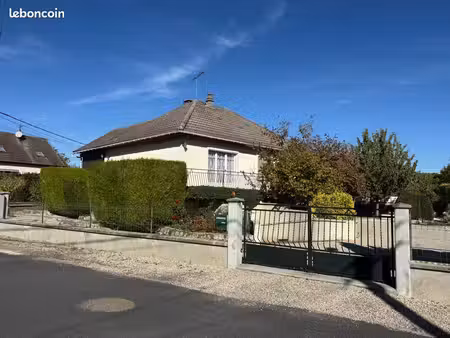 maison sur sous-sol avec véranda