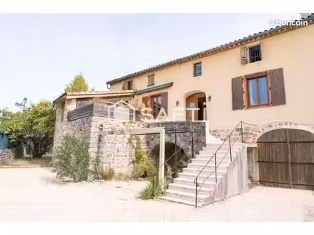 maison 11 pièces 240 m²