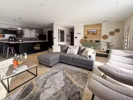 parempuyre superbe maison avec garage attenant sur parcelle