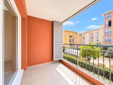 appartement t3 de 68 m²  terrasse  ascenseur et garage grasse (06)
