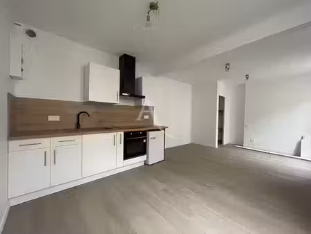 location appartement 1 pièce  26.79m²  saintes